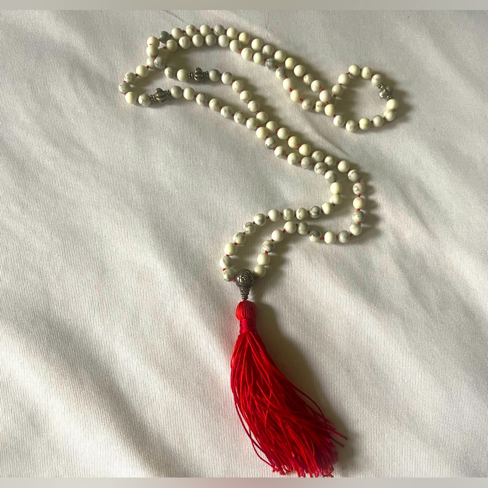 Howlite mala beads necklace